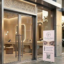 Eleganter Pink Wimpern-Makeup-Artist QR-Code Socia
