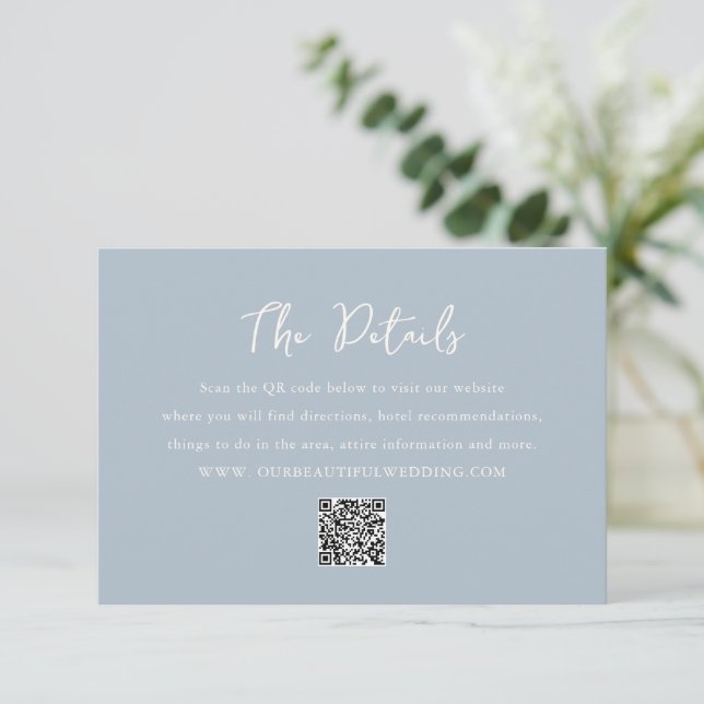 Eleganter Powder Blue QR Code Moderne Hochzeit Begleitkarte (Stehend Vorderseite)