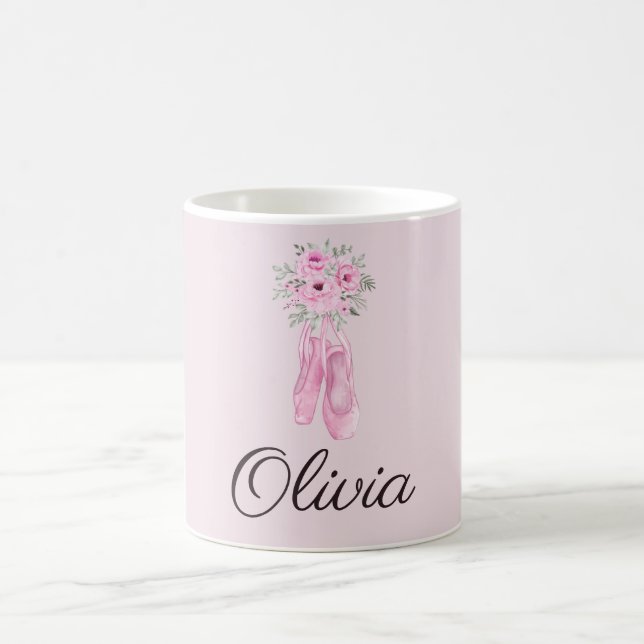 Eleganter rosa Floral Ballerina Personalisierter N Kaffeetasse (Mittel)