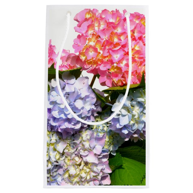 Eleganter, rosa, lila-blauer Hydrangea-Bouquet Kleine Geschenktüte (Vorderseite)
