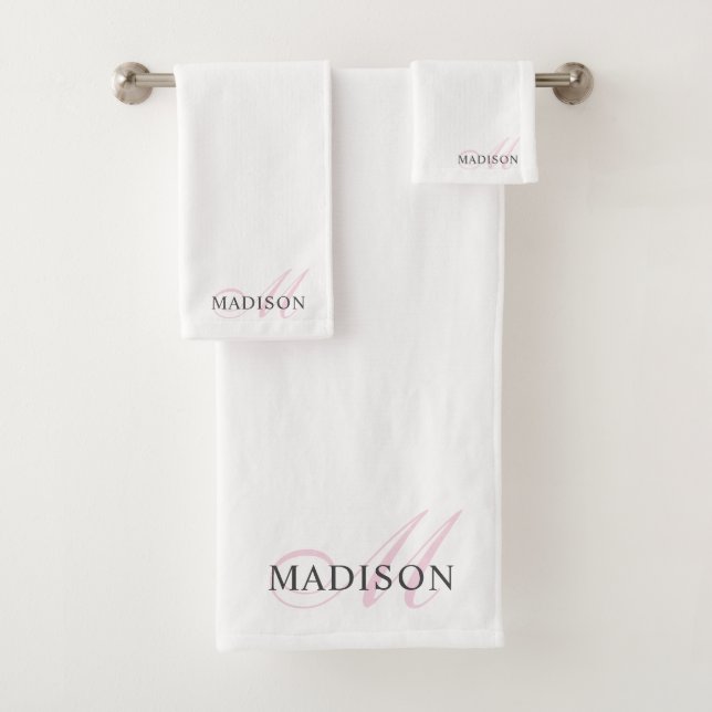 Eleganter rosa Monogram Script Anfangsname Weiß Badhandtuch Set (Insitu)