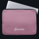 Eleganter rosa Skriptname Laptopschutzhülle<br><div class="desc">Diese personalisierte,  rosa Laptop-Hülle mit Ihrem Namen der Wahl ist modern und elegant. Alle Farben können nach Belieben geändert werden.</div>