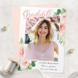 Eleganter rosafarbener Foto-Abschluss Ankündigung<br><div class="desc">Diese schicke Abschluss-Ankündigung verbindet romantische Blumenakzente mit einem eleganten Foto-Layout und eignet sich somit hervorragend zum Feiern Ihres Absolventen. Personalisieren Sie es mühelos,  um ihren einzigartigen Stil widerzuspiegeln.</div>