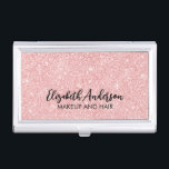 Eleganter rosafarbener Glitzer Visitenkarten Dose<br><div class="desc">Dieses personalisierte rosa Glitzer Visitenkartengehäuse hat Ihren Namen in schwarzem Text auf einem schönen rosa Glitzer Hintergrund. Passen Sie den Fall mit dem Namen und Beruf Ihrer Wahl an. Ideal für einen Friseur,  Makeup-Künstler oder im Bereich eines Kosmetikers. Entworfen für Sie von BlackBerry Boulevard.</div>