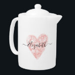 Eleganter rosafarbener Teatro<br><div class="desc">Ein Personalisierter Elegant, rosa, Shabby Chic Teekanne. Das Teapot ist mit einem rosafarbenen, blumengeschmückten Shabby Chic geschmückt und kann mit dem Namen auf der Vorderseite personalisiert werden. Macht ihr ein hübsches Geschenk zum Valentinstag. Entworfen für Sie von BlackBerry Boulevard.</div>