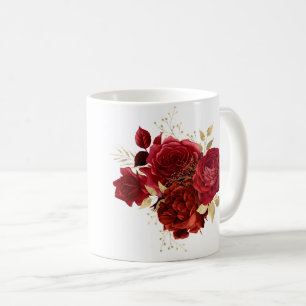 Eleganter roter Rosenblumenstrauß mit Gold Kaffeetasse