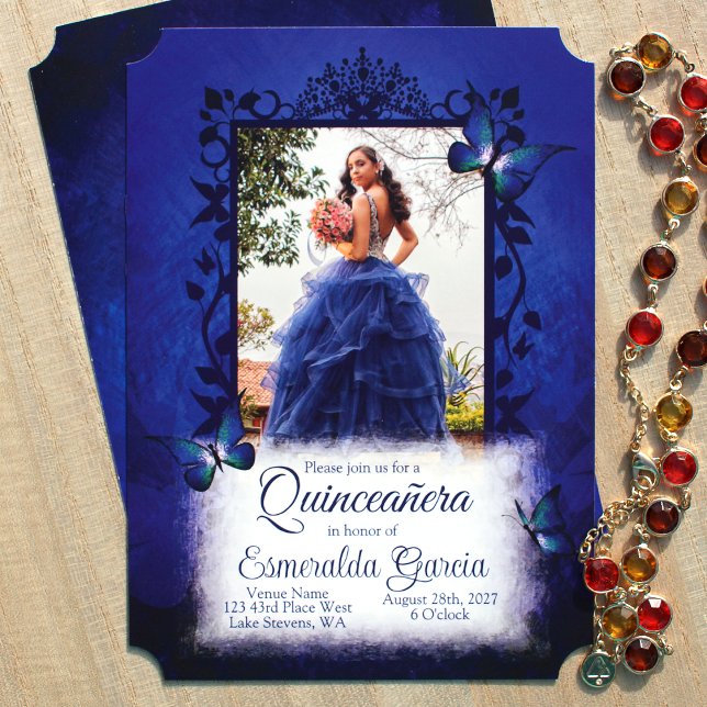Eleganter Royal Blue Quinceanera, Verzierter Foto  Einladung (Bold royal blue quinceanera invitations, navy blue vines leaves border around photo and butterflies)