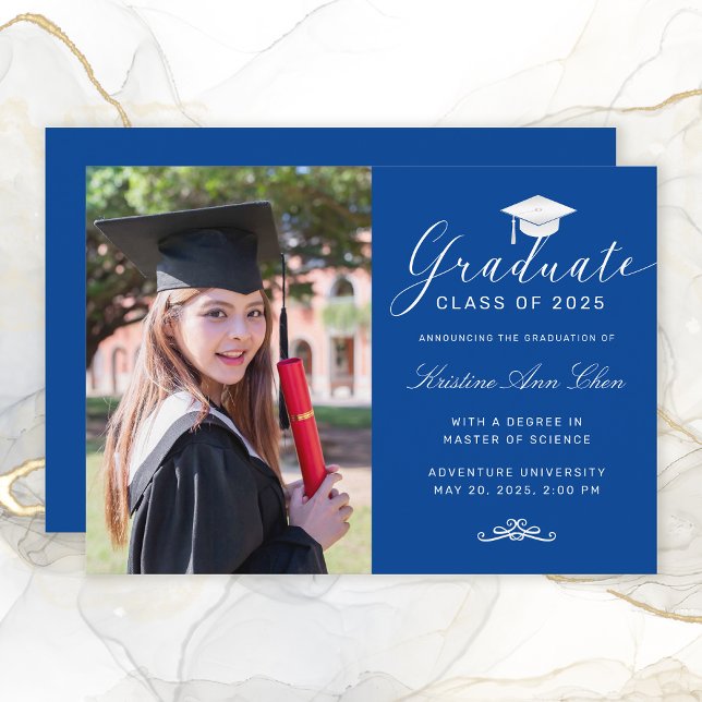 Eleganter Royal Blue White Script Foto Abschluss Ankündigung (Elegant Royal Blue White Script Cap Photo Graduation Announcement)