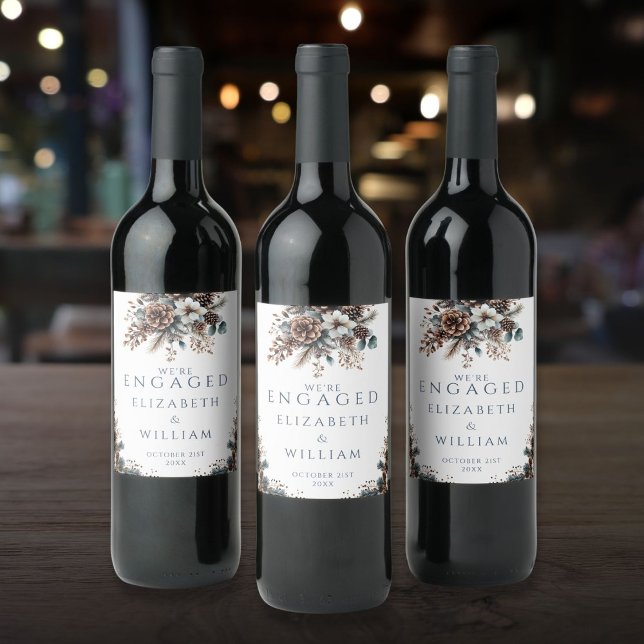 Eleganter Rustikaler Wald Pinecones Engagement Par Weinetikett (Elegant Rustic Forest Pinecones Engagement Party Wine Label)