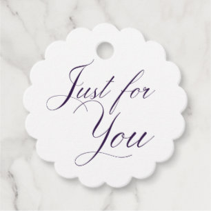 Eleganter Scalloped Edge Lila Script Wedding Favo Geschenkanhänger