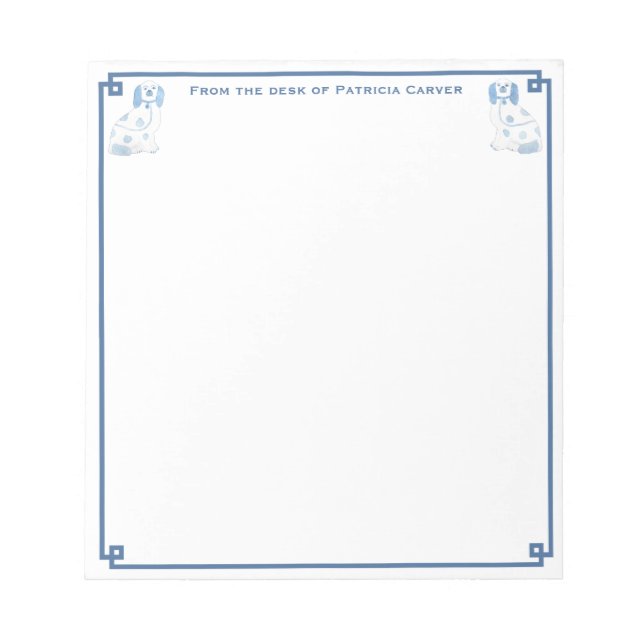 Eleganter Schreibtisch mit blauen und weißen Töpfe Notizblock (Vorderseite)