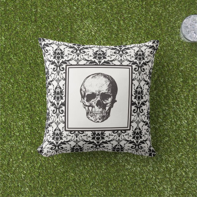 Eleganter schwarz-gotischer Damaskus-Pattern Skull Kissen Für Draußen (Golfball-Marker)