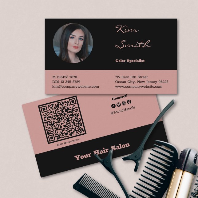 Eleganter schwarz-rosa QR-Code Friseur Mitarbeiter Visitenkarte (Elegant Black and Pink QR Code Hair Salon Employee Business Card)
