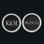 Eleganter Schwarz-Weiß-Hochzeitshimmel Manschettenknöpfe<br><div class="desc">Personalisiertes Hochzeitskuffeldesign für den Bräutigam mit einem Monogramm der Initialen des Paares und dem Hochzeitsdatum. Schwarzer Hintergrund und weiße Textfarben können so verändert werden,  dass sie mit jedem Hochzeitsfarbschema koordiniert werden.</div>