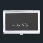 Eleganter Schwarz-Weiß-Script-Name Personalisiert Visitenkarten Dose<br><div class="desc">Ein gepflegtes und raffiniertes Visitenkartengehäuse mit einem schwarzen Hintergrund und einem eleganten, weißen Kalligraphienamen, das für eine raffinierte persönliche Touch steht. Dieser Look ist perfekt für Profis, Unternehmer oder Studierende, die eine minimalistische Ästhetik mit einem stilvollen, modernen Stil gewollt haben. Der Kontrast von Dunkel und Licht behalte es zeitlos und...</div>