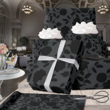 Eleganter Schwarzer Blütenwein auf Holzkohle Grau