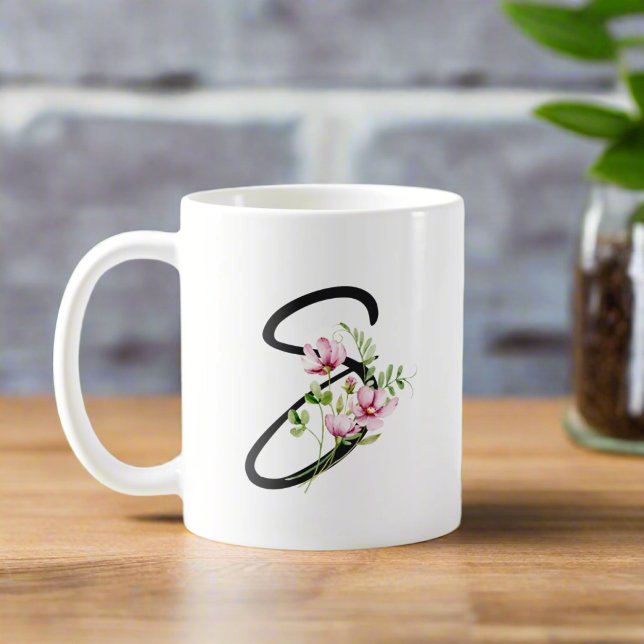 Eleganter Schwarzer Kalligraphiebrief "S" floral Kaffeetasse (Von Creator hochgeladen)