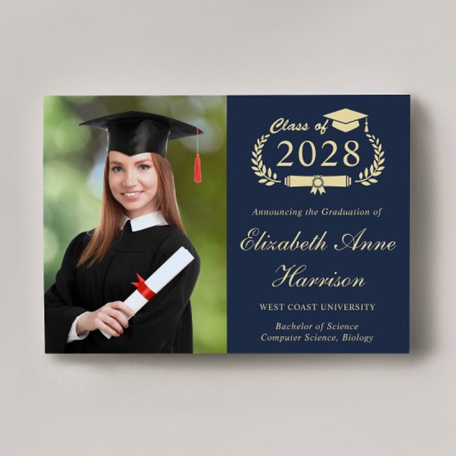Eleganter Script Foto Blue Gold Uni-Abschluss Ankündigung (An elegant college graduation announcement to celebrate the grad's achievements)