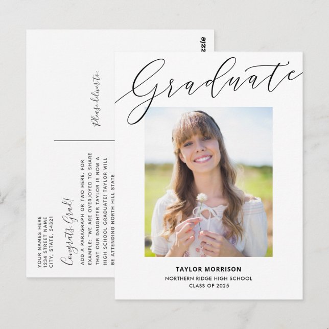Eleganter Script Graduate Black & White Abschluss Postkarte (Vorne/Hinten)