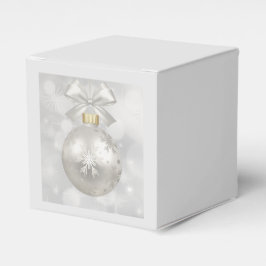 Eleganter Silver Christmas Ball auf Bokeh Lights Geschenkschachtel
