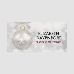 Eleganter Silver Christmas Ball auf Bokeh Lights Namensschild