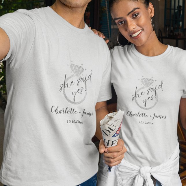 Eleganter Silver Ring Sie sagte ja Verlobung T-Shirt (Von Creator hochgeladen)