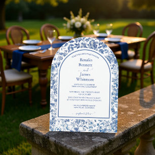 Eleganter staubblauer Toile-Blumenbogen für die Ho Einladung
