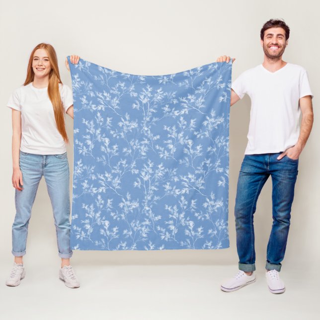 Eleganter staubblauer Winterfrost Botanik Fleecedecke (Beispiel)