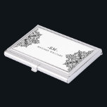 Eleganter Vintager, schwarz-weißer Rahmen Visitenkarten Dose<br><div class="desc">Eleganter Schwarzweiß Vintage verzierte Spitzen-Rahmen und geometrische Muster und Wirbel. Anpassbarer Text in Schwarz.</div>