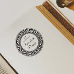 Eleganter Vintager, Verzierter Round Frame Ex Libr Permastempel<br><div class="desc">Eine elegante,  personalisierte Buch-Briefmarke mit verziertem Rundrahmen. Im Rahmen wird "ex libris" in klassischen Serif-Hauptstädte gedruckt,  unten wird Ihr Name in schicken Schriftzeichen geschrieben. Ein Vintag aussehendes Design,  ideal für Buchliebhaber,  Bibliothekare und Lehrer. Durchsuchen Sie die auf dieser Seite verlinkte Sammlung oder besuchen Sie unseren Shop für weitere Briefmarke.</div>