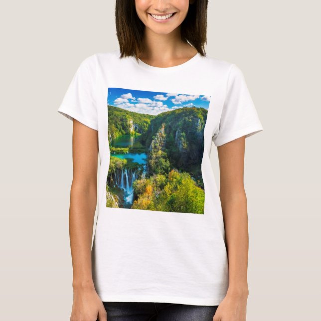 Eleganter Wasserfall landschaftlich, Kroatien T-Shirt (Vorderseite)