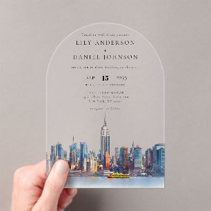 Eleganter Watercolor New York Skyline Wedding Arch Acryleinladungen