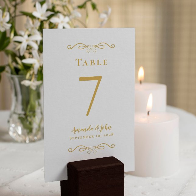 Eleganter Wedding Empfang Calligraphy Gold White Tischnummer (Von Creator hochgeladen)