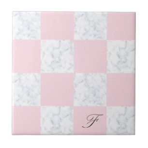 Eleganter, weißer Marmorrosa mit Schachbrett Fliese