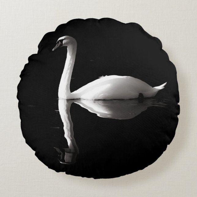 Eleganter weißer Schwan Reflektion am Schwarzen Se Rundes Kissen (Vorderseite)