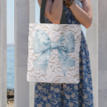 Eleganter weißer Spitzenbogen<br><div class="desc">Diese eleganten Tasche sind perfekt für Ihren erholsamen Lebensstil! Mit einem schicken weißen Spitzentyp und blauen Bogen können diese Tasche zu endlosen Bauern-Märkten gebracht werden,  in den Ferien durch die Straßen spazieren oder am Strand sitzen.</div>