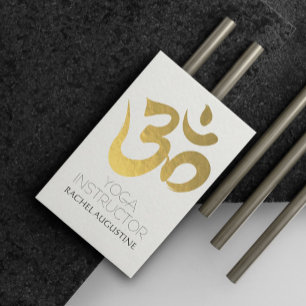 Eleganter White and Gold Om Symbol Yoga Instructor Visitenkarte