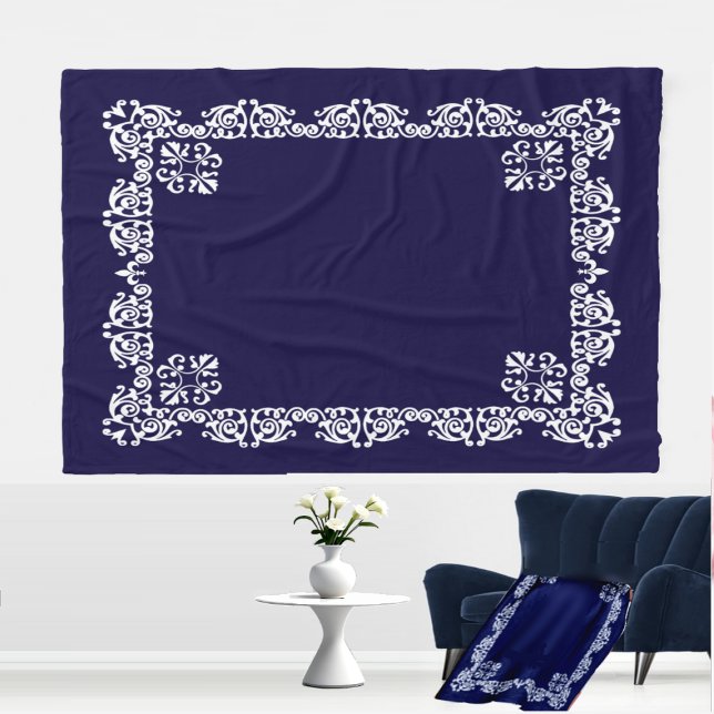 Eleganter White Lace Vector auf Navy Blue Fleecedecke (Von Creator hochgeladen)