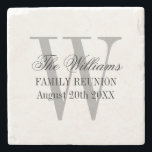 Eleganter Wiedersehen-Name Monogramm weißer Marmor Steinuntersetzer<br><div class="desc">Eleganter Wiedersehen-Name Monogramm weißer Marmorstein Untersetzer. Erstellen Sie Ihre eigenen Vintagen Getränkekasten mit mit Monogramm Brief. Chic Template mit stylischer Schrift Typografie. Individuelle Geschenkideen für die Familie zusammenkommen,  Genealogie Ansammlung,  Herkunft Treffen,  Grillen,  Erbe-Party,  Abendessen,  Abend,  Veranstaltung etc. Schwarz-Weiß oder Sonderfarben. Auch in anderen rustikalen Materialien erhältlich.</div>