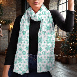 Eleganter Winter Aquamarin Snowflake Weihnachten Schal<br><div class="desc">Lassen Sie sich mit diesem Chiffonschal mit einem zarten, aquamarinen Schneeflockenmuster in Urlaubeleganz verwöhnen. Dieser leichte und atmungsaktive Schal ist ideal für lässige und formale Anlässe und eignet sich ideal für eine festliche Touch. Egal ob Sie es selbst verschenken oder behalten haben, das zeitlose Snowflake-Design macht es zu einem Must-Have...</div>