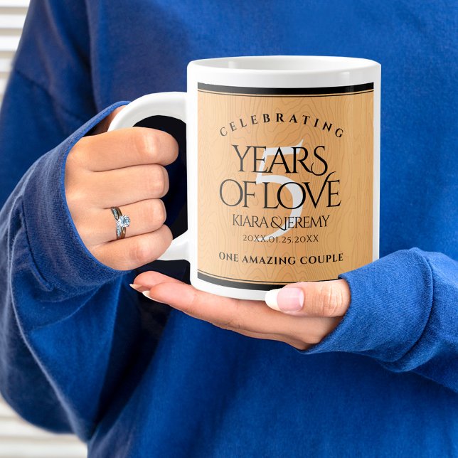 Elegantes 5. Jubiläum der Hochzeit von Holz Jumbo-Tasse (5th Wedding Anniversary Jumbo Coffee Mug Cover Photo.)
