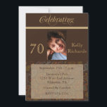 Elegantes 70. Geburtstagsparty Foto Einladungen<br><div class="desc">Die Gäste werden Liebe haben,  diese elegante 70. Geburtstagsfeier mit einem Bild des Ehrengastes zu empfangen. Anpassen Sie diese Einladung einfach mit Ihren Informationen.  Sie können sogar die Schriftart ändern!</div>