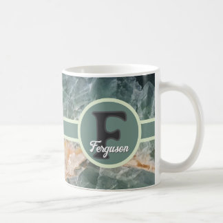 Elegantes Anfangsmonogramm des Familiennamens aus  Kaffeetasse