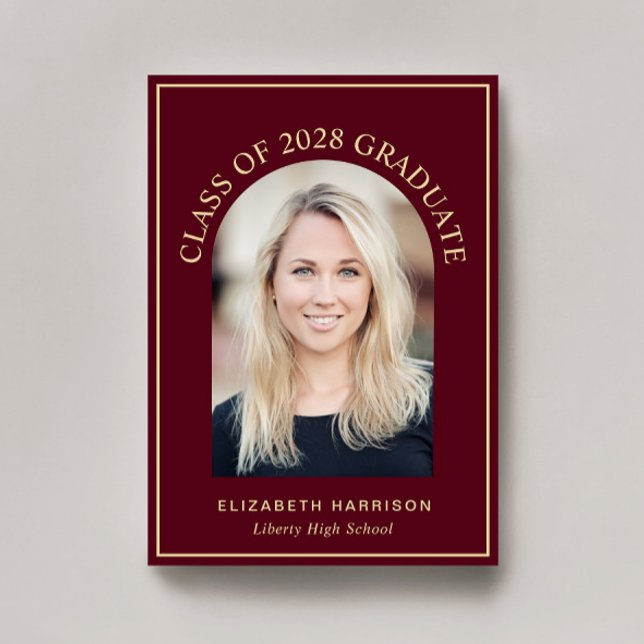 Elegantes Arch Foto Burgundy Gold Abschluss Ankündigung (An elegant arch photo graduation announcement to celebrate the graduate's achievements)