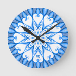 Elegantes ästhetisches White & Blue Mandala Mit Mo Runde Wanduhr