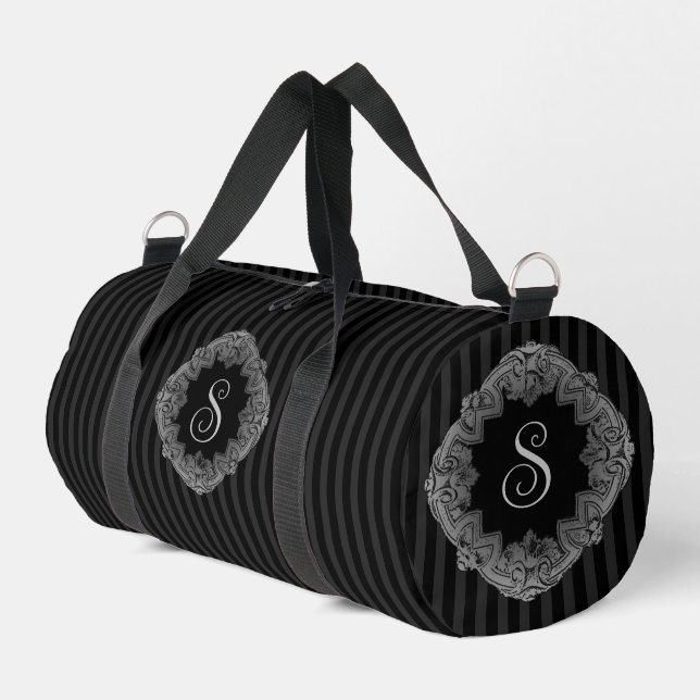 Elegantes, ausgeklügeltes Monogramm aus Button Duffle Bag (Linke Seite)