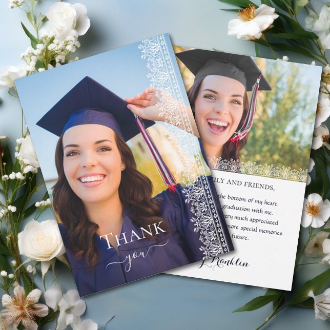 Elegantes Barock Viktorianisch Lace Abschluss Foto Dankeskarte (Elegant Victorian Baroque Lace Edged Graduation Thank You Card customizable with space for 2 photos.)