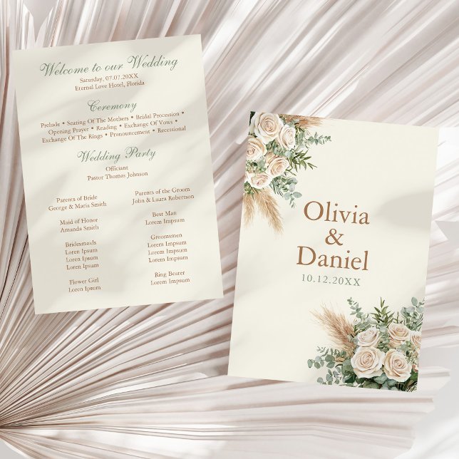 Elegantes Beige Pampas- und Rosen-Hochzeitsprogram Programm (Elegant Beige Pampas & Rose Wedding Program on a neutral dry palm leaf)