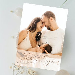 Elegantes Beige-Script-Overlay-Foto-Baby-Shower Dankeskarte