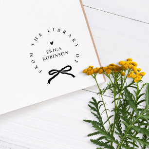 Elegantes Bibliotheksbuch mit chicem Band rundheru Gummistempel
